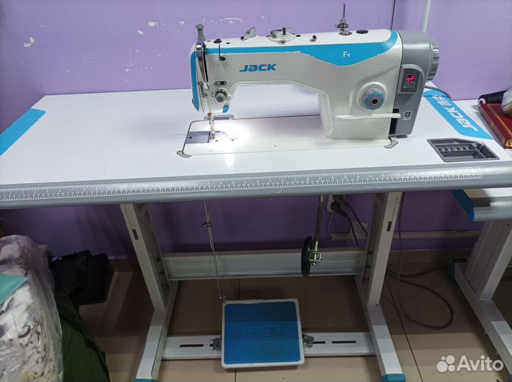 Прямострочная швейная машина jack F4