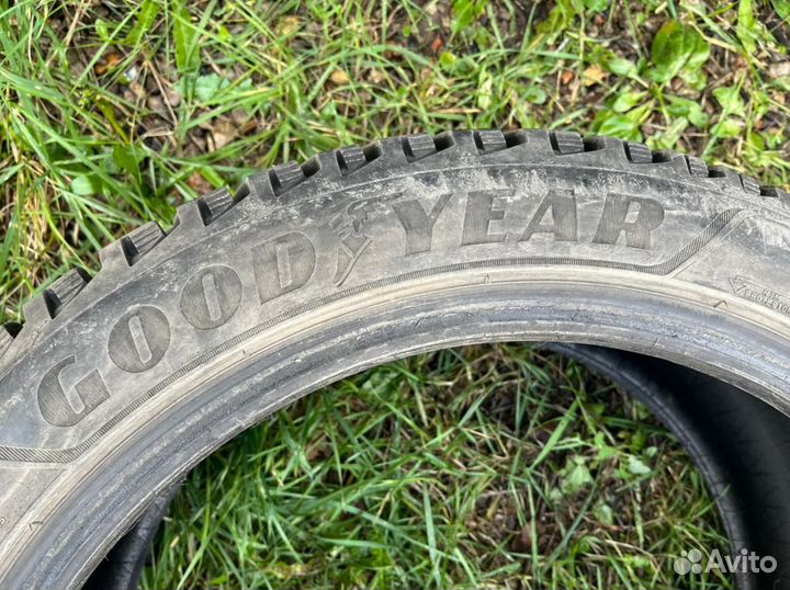 Goodyear UltraGrip Arctic 2 235/45 R18 98T