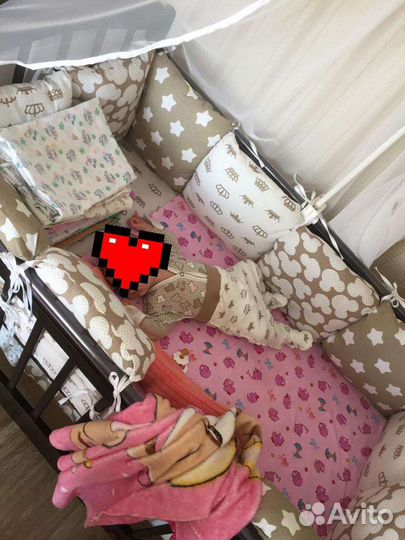 Детская кроватка с маятником