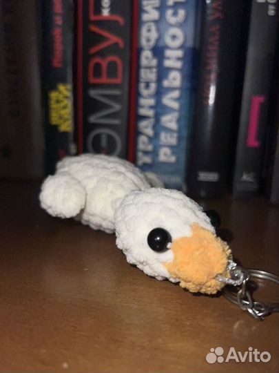 Брелок гусь-обнимусь вязанный, сочи