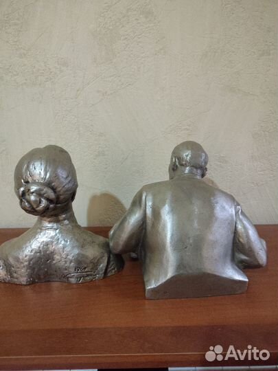 Бюст Крупская. Ленин читает газету. Силумин