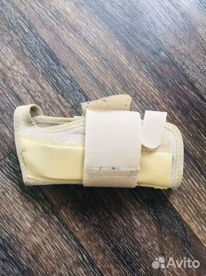 Бандаж лучезапястный