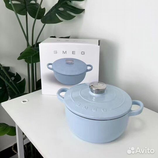 Кастрюля чугунная Smeg 24см