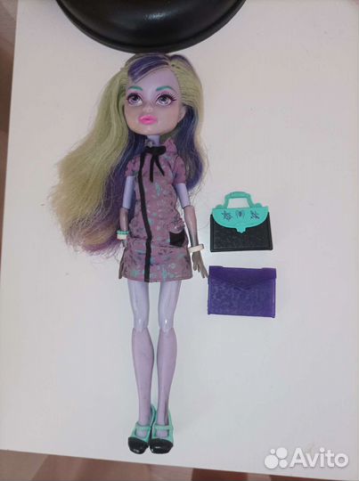 Кукла Монстер Хай, дракулаура, твила
