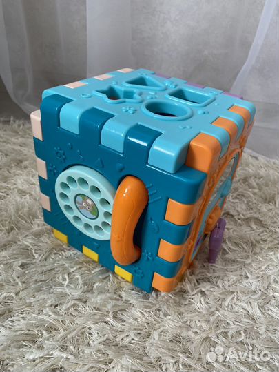 Развивающий кубик сортер