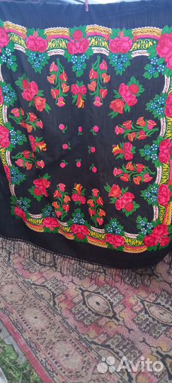 Павловопосадская шаль и платок