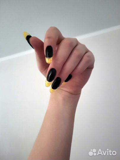 Модель на маникюр