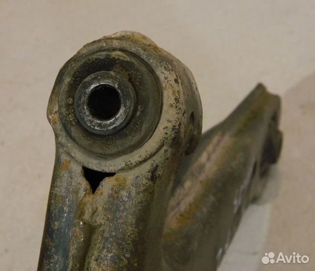 Рычаг передний левый VW Passat B3