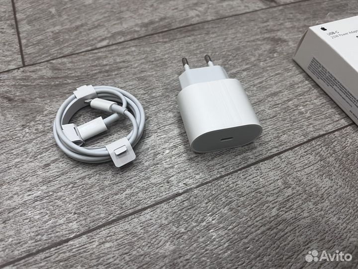 Зарядное устройство на iPhone 20w / кабель
