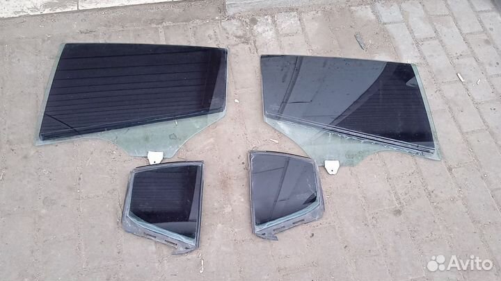 Стекло боковое mazda 3 bm