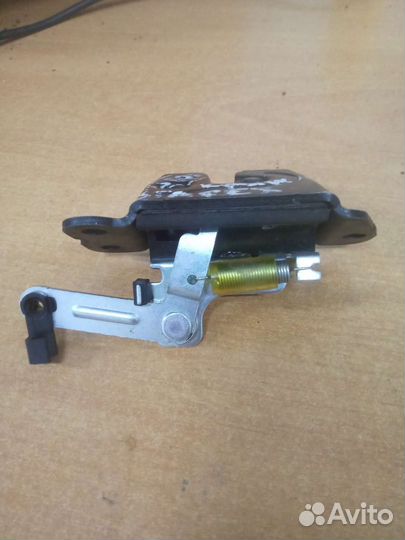 Замок задней двери Hyundai starex h1