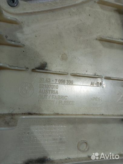 Обшивка центральной стойки правая Bmw 3 E90 N43B20