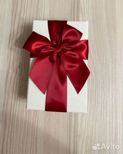 Подарочная коробка