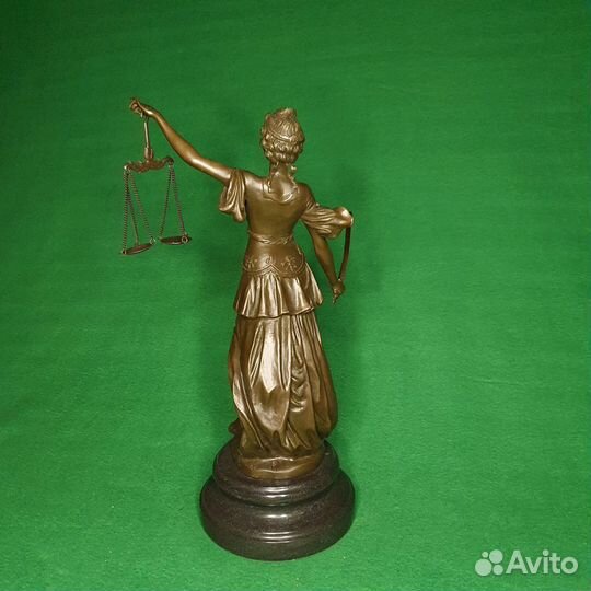 Скульптура из бронзы Юстиция с мечом