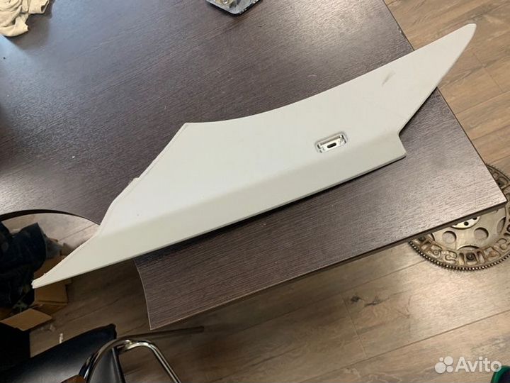 Обшивка стойки задняя правая Bmw 520D E60 N47 2009