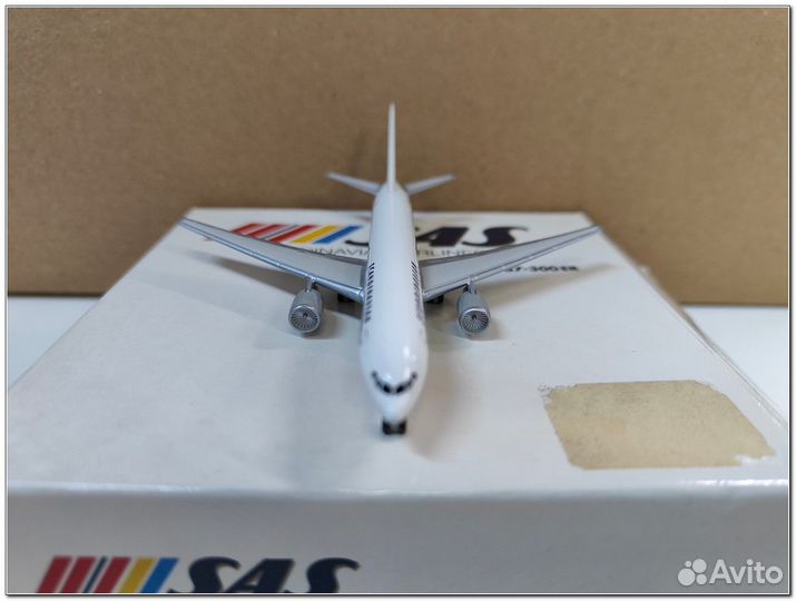 Самолёт Boeing 767 SAS Scandinavian 1/500 Herpa