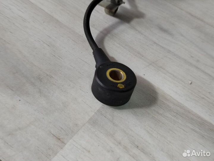 Датчик детонации Opel Astra J A16XER 2010