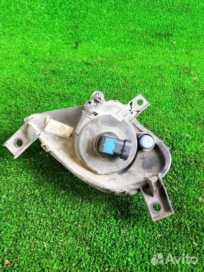 Фара противотуманная правая Bmw E90