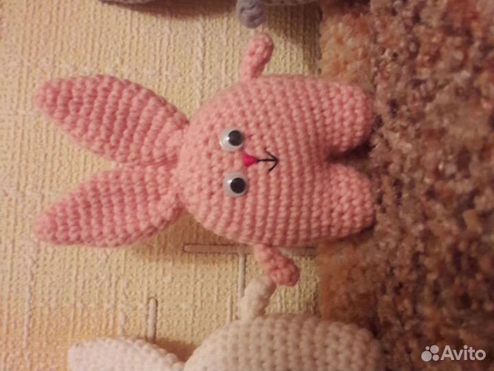 Зайчики (вязаные игрушки)