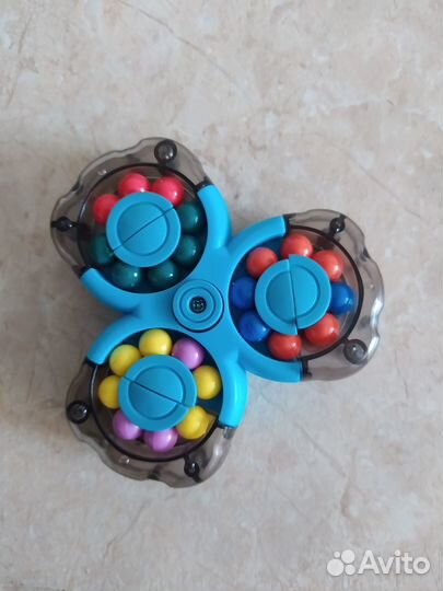 Спиннер пластмассовый и ручка-космонавт