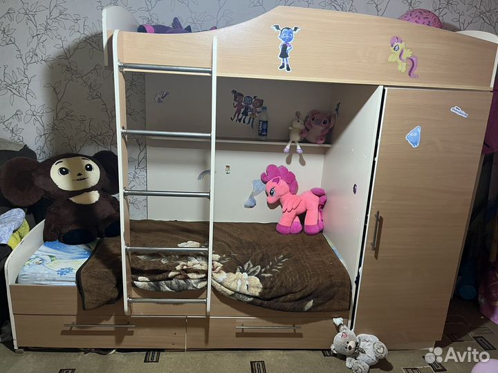 Двухъярусная кровать