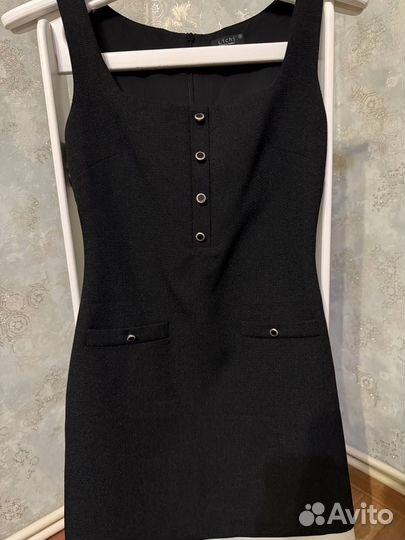 Платье на широких бретелях Lichi