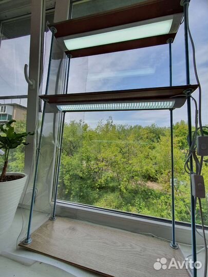 Стойка -стеллаж на подоконник