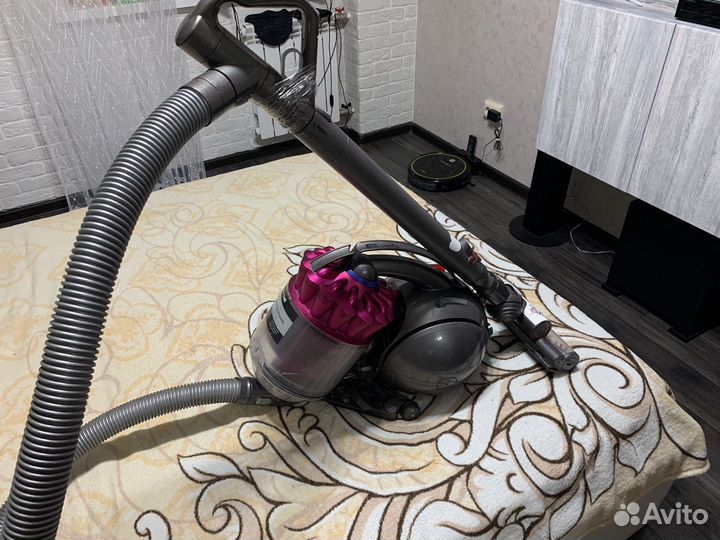 Пылесос Dyson dc 37