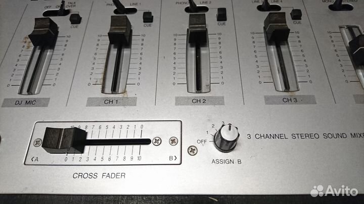Диджейский микшерский пульт