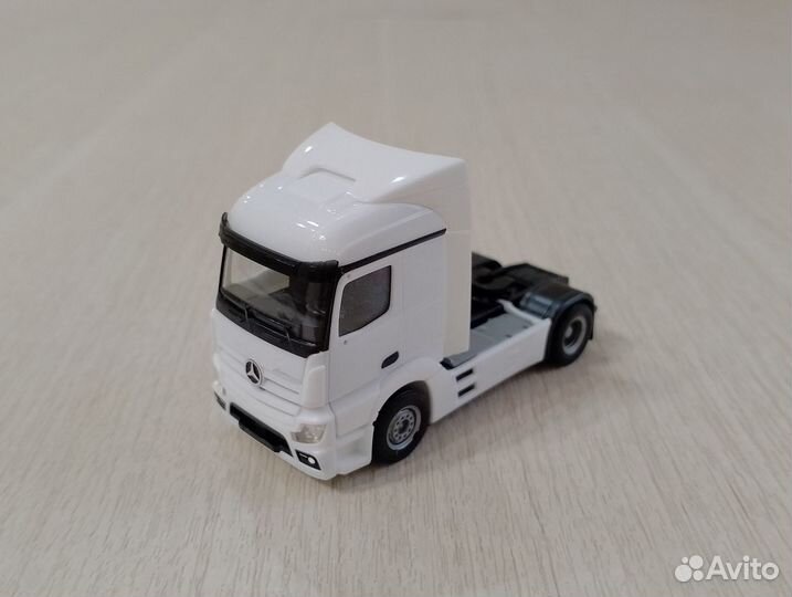 221) Тягач Mercedes Benz Actros