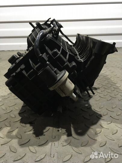 Коллектор впускной (Volkswagen Tiguan)