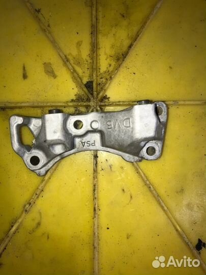 Кронштейн двигателя Peugeot Partner B9 DV6 9HZ