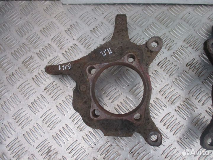 Кулак поворотный передний правый Мицубиси Галант 8