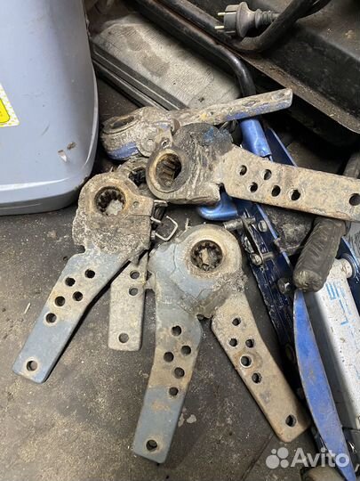 Трещетки тормозные самоподводные saf