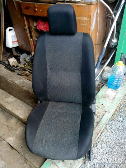 Сидение переднее правое ваз-2107.глушитель из нерж