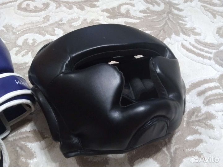 Шлем и перчатки боксерские.Оплата наличными