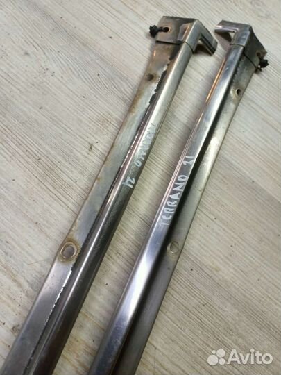 Молдинг лобового стекла Nissan Terrano WD21