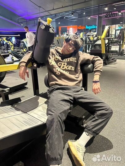 Парень на 8 марта