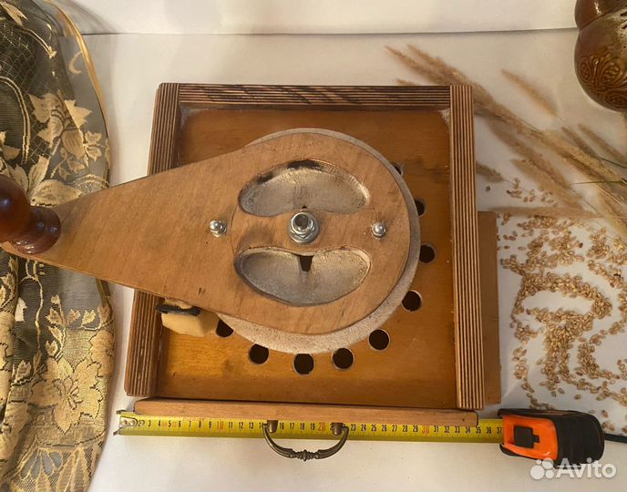 Ручная жерновая мельница