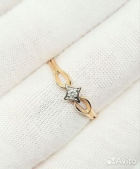 Золотое кольцо с бриллиантом 18,5р