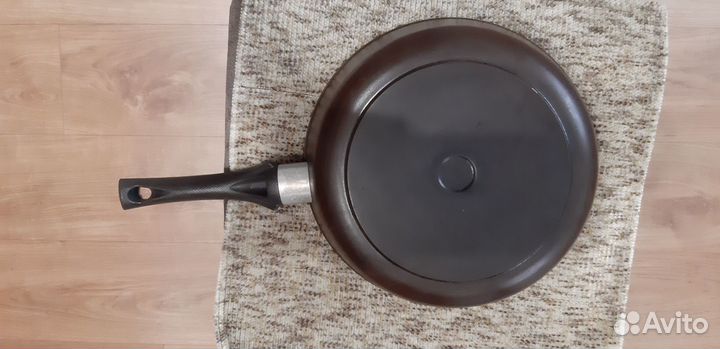 Сковорода с антипригарным покрытием