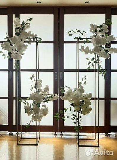 Стойка с цветами