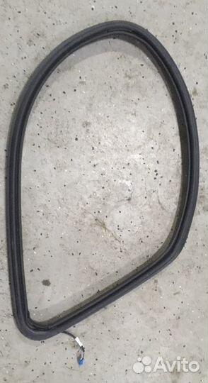 Уплотнитель заднего стекла левый Mercedes GL GLS W