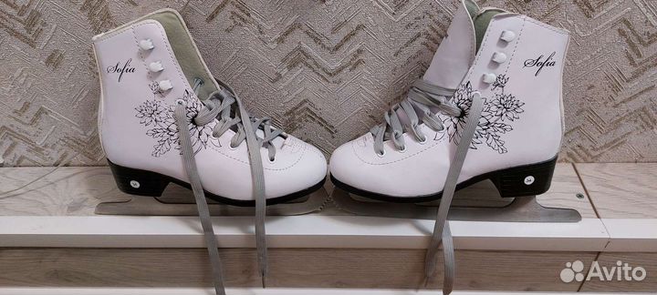 Коньки белые 34 размер sofia