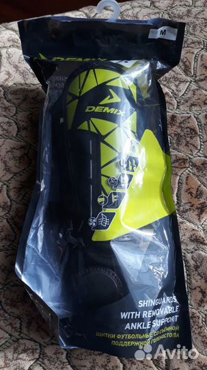 Щитки футбольные