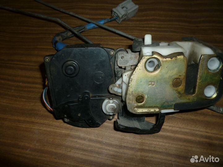 72611SN7 замок задний правый Rover 600