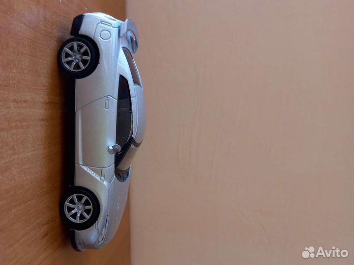 Машинка Nissan GT-R