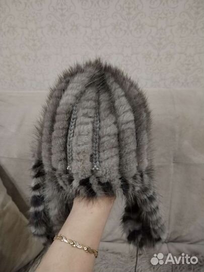 Шапка вязаная с кусочками норки