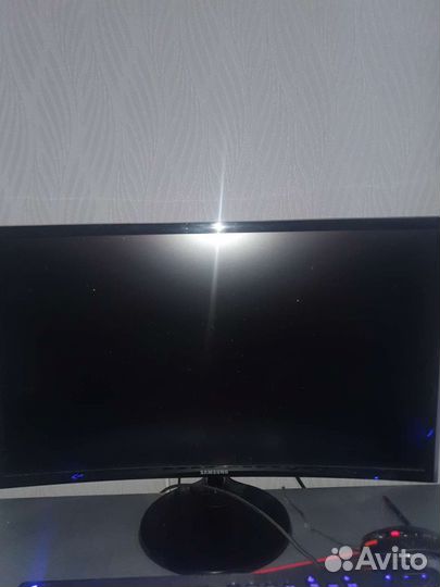 Монитор samsung CF390 изогнутый. 24 дюйма