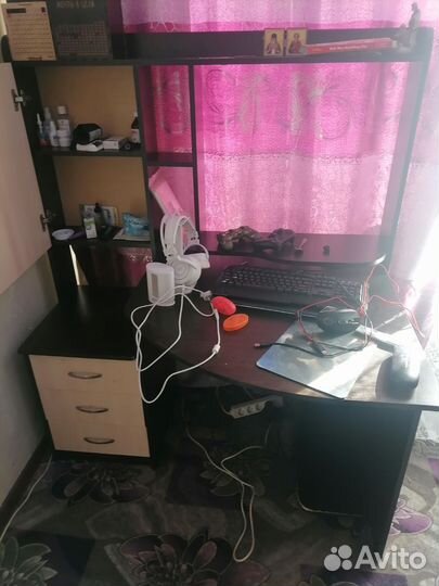 Компьютерный стол